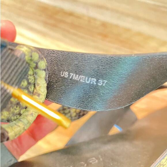 NWOT/BOX Vince Green Leather Flat Thong Strap Snake Print Sandal 7us Summer - Picture 2 of 12